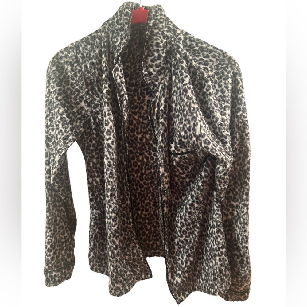 Kasie (?) brand grey leopard print fleece